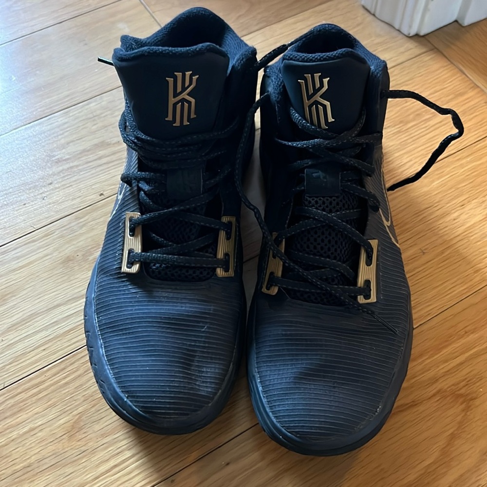 Men’s Kyrie Irving Basketball Sneakers